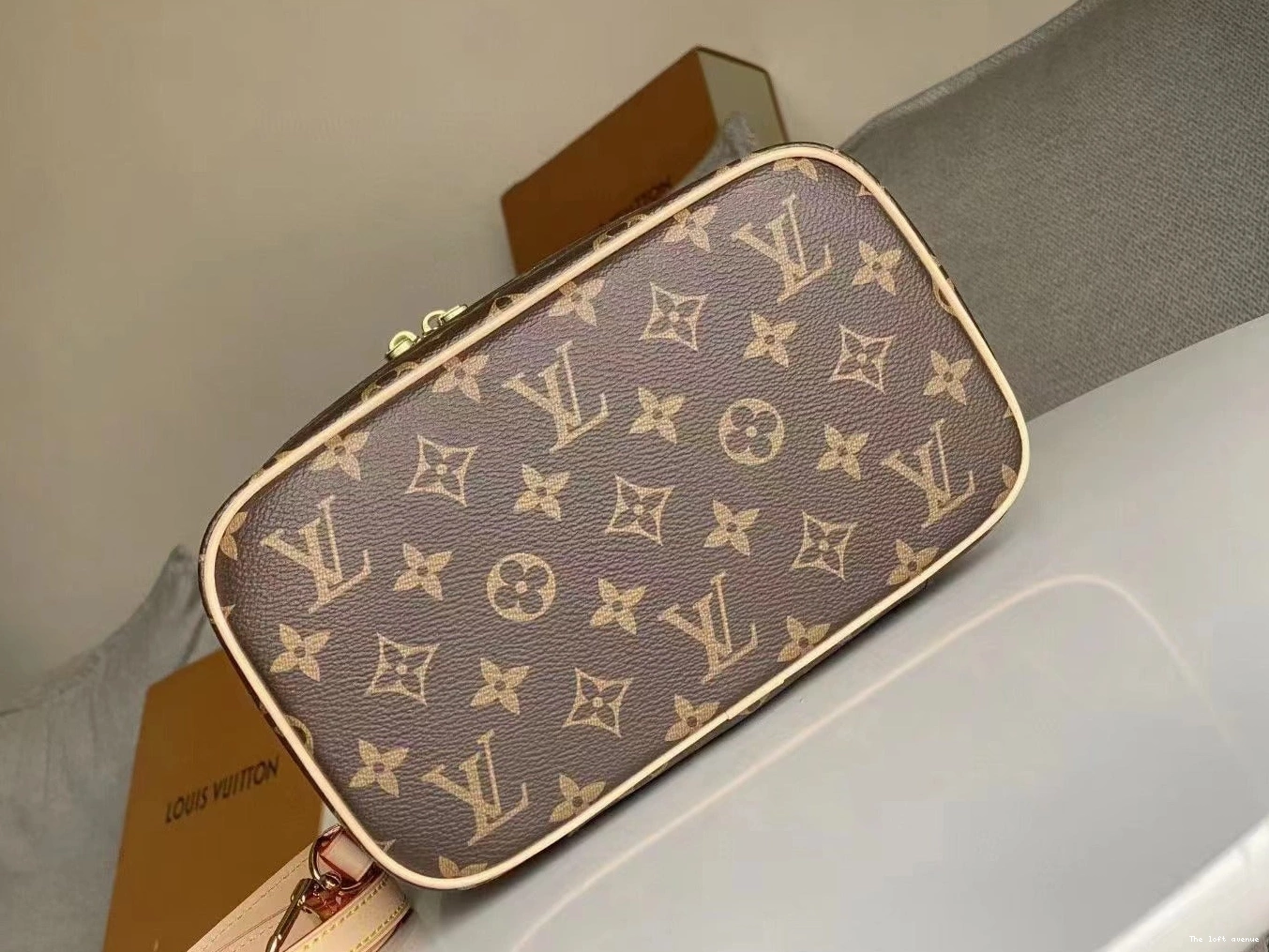CUSTOM UP LV BAG MAKE VANITY 0820